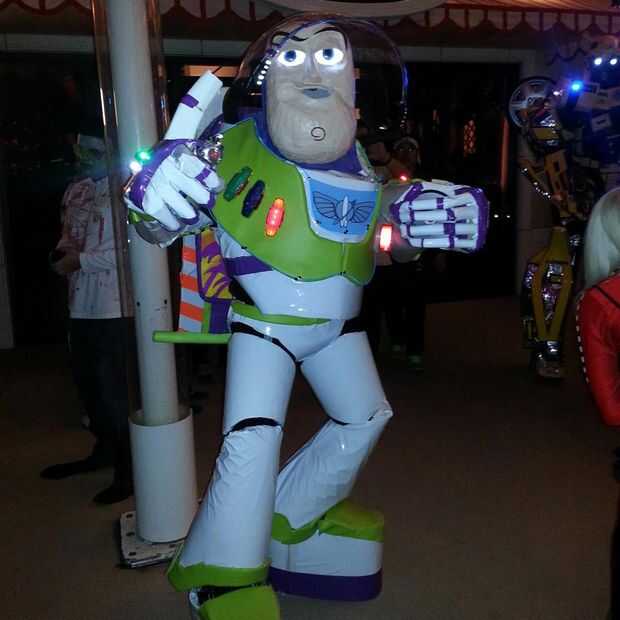 buzz lightyear gigante